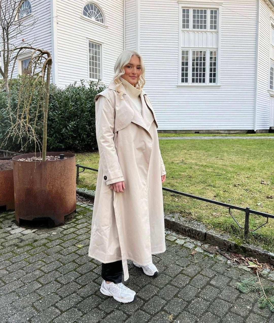 BRGN KLÆR Regndråpe Trench Coat Sand