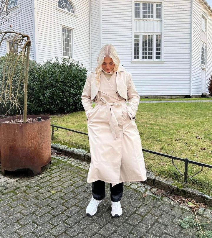 BRGN KLÆR Regndråpe Trench Coat Sand