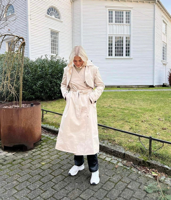 BRGN KLÆR Regndråpe Trench Coat Sand