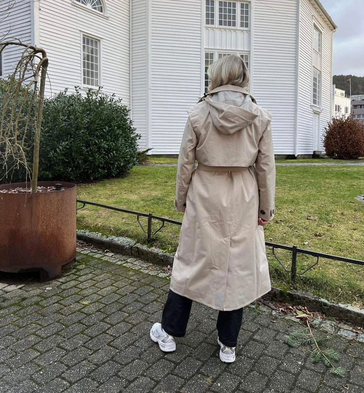 BRGN KLÆR Regndråpe Trench Coat Sand