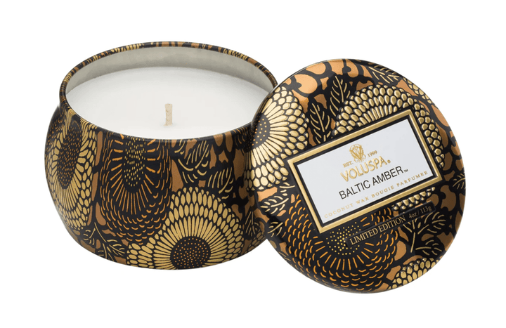 Voluspa INTERIØR Mini Tin Candle 25tim Baltic Amber